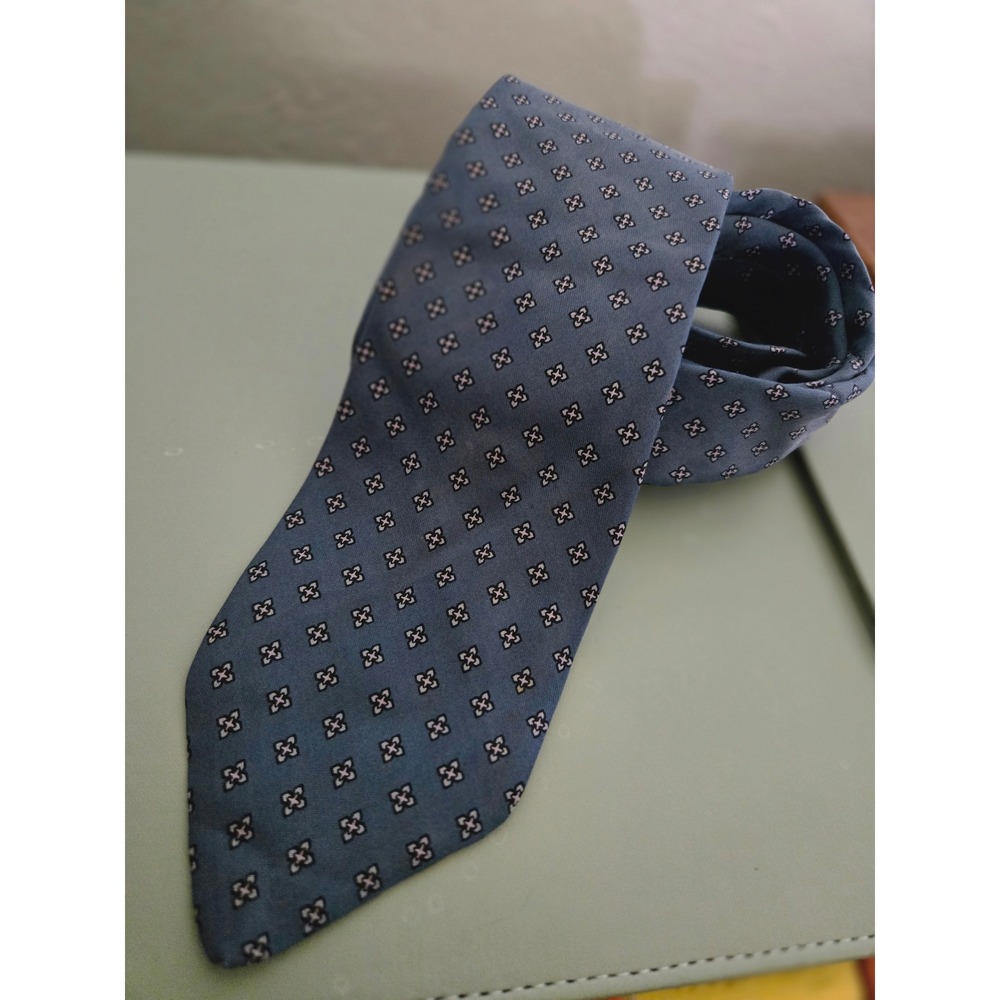 Robert Talbott Wallachs Silk Tie Blue Grey Geometric Medallion Hand Sewn Mens